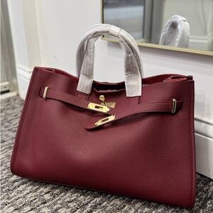 Urban Luxe Tote with Gold Hardware & Adjustable Strap